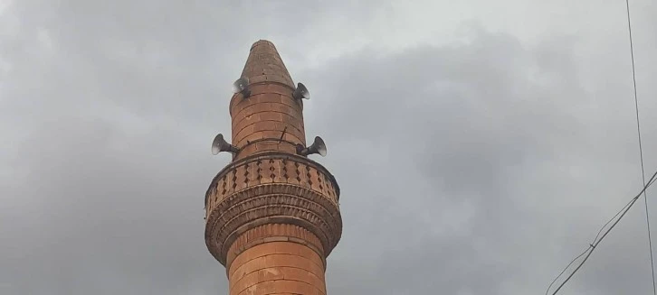 Sivas&&#035039;ta Minareye Yıldırım Düştü