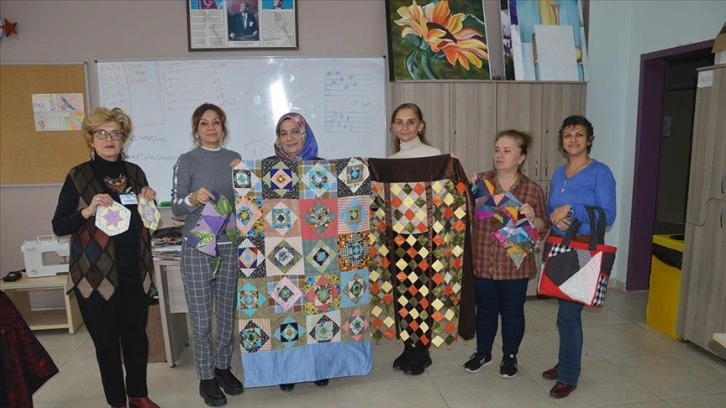 Sakarya&&#035039;da &&#035039;kırkyama&&#035039; sanatıyla esere dönüşen tekstil atıkları kadınlara gelir oldu
