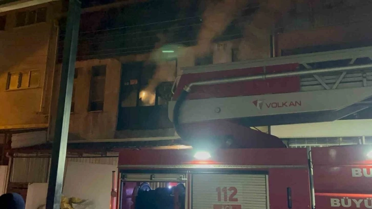 Bursa’da mobilya imalathanesinde yangın