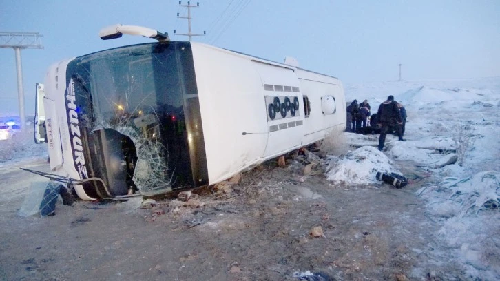 Otobüs devrildi: 1 ölü, 25 yaralı