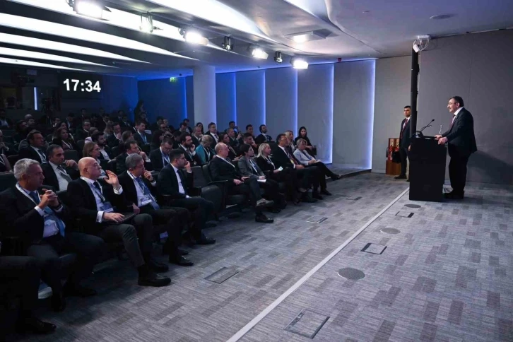 Cumhurbaşkanı Yardımcısı Yılmaz, Londra’da uluslararası yatırımcılarla bir araya geldi