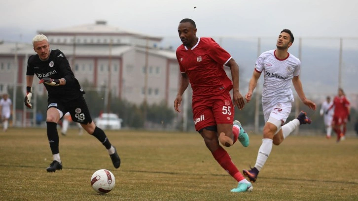 Sivasspor hazırlık maçında Tokat Belediye Plevnespor&&#035039;u 6-1 yendi!