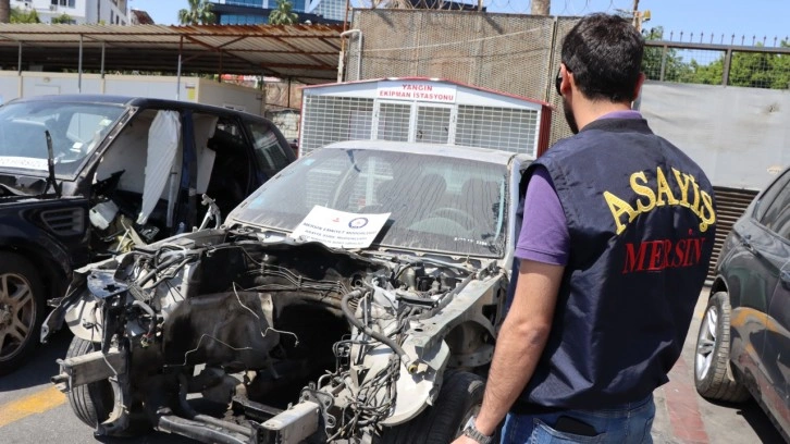 Mersin&&#035039;de kaçak araçları parçalayarak sattıkları iddiasıyla 2 kişi yakalandı