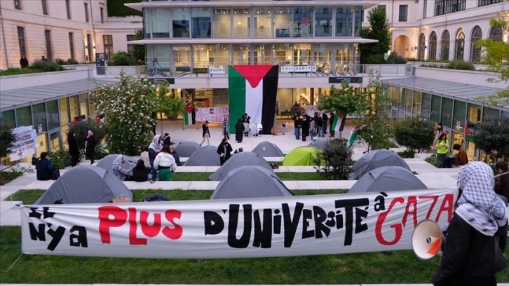 Fransa&&#035039;nın prestijli okulu Sciences Po&&#035039;da öğrenciler Filistin&&#035039;e destek gösterisi düze