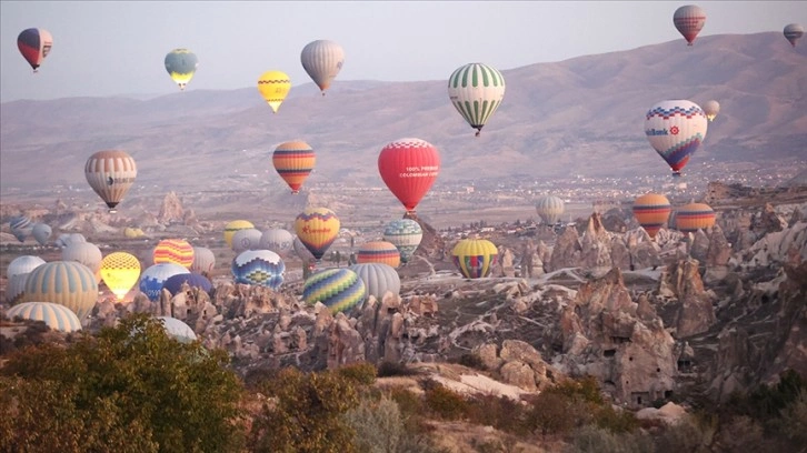 Türkiye&&#035039;de geçen yıl 747 bini aşkın turist balonla uçtu